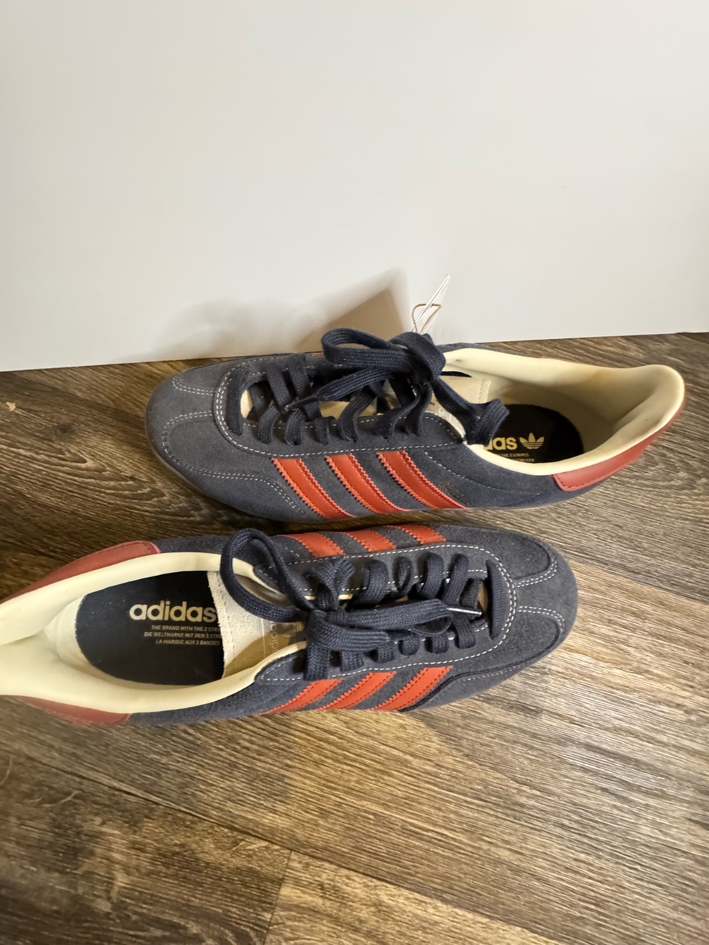 Adidas original Gazelle Men’s Indoor Sneaker Legend Ink/Preloved Ruby Size 8.5